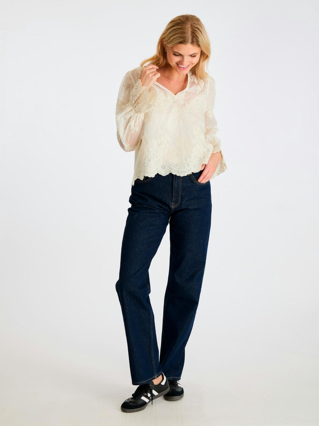 NEO NOIR Amara Big Embroidery Blouse Off White