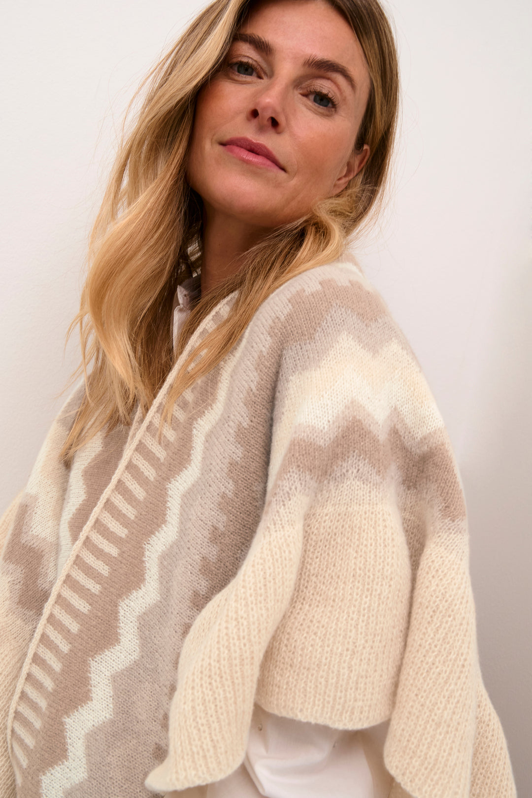 CREAM CRCandle Knit Cape Geometric Portabella Jaquard