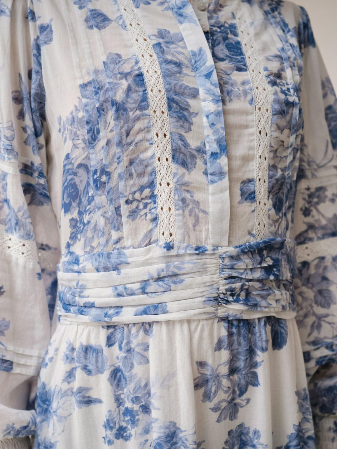 NEO NOIR Roberta Flower Flow Dress Light Blue