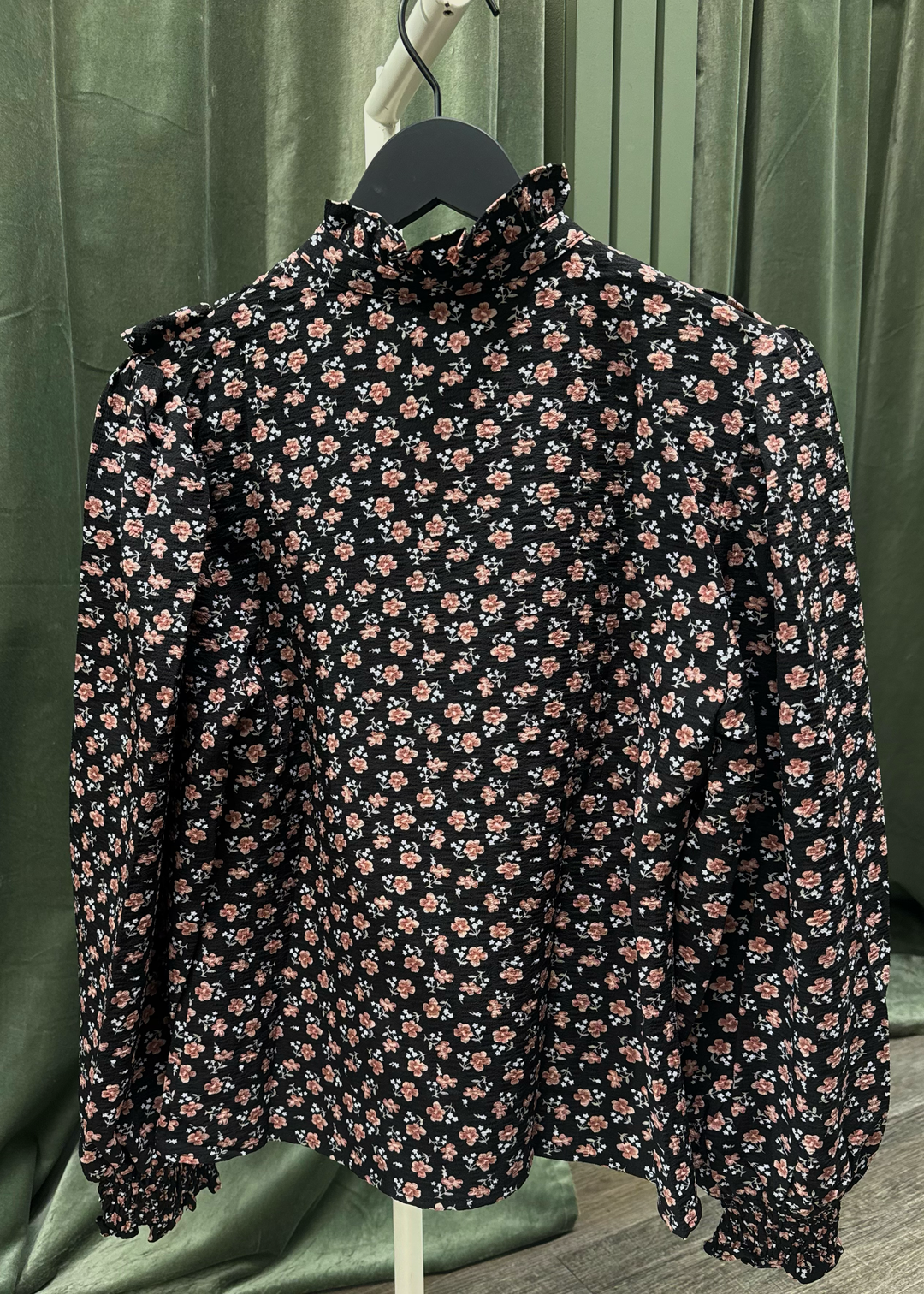 A-VIEW Andrine Shirt Black/Rosa