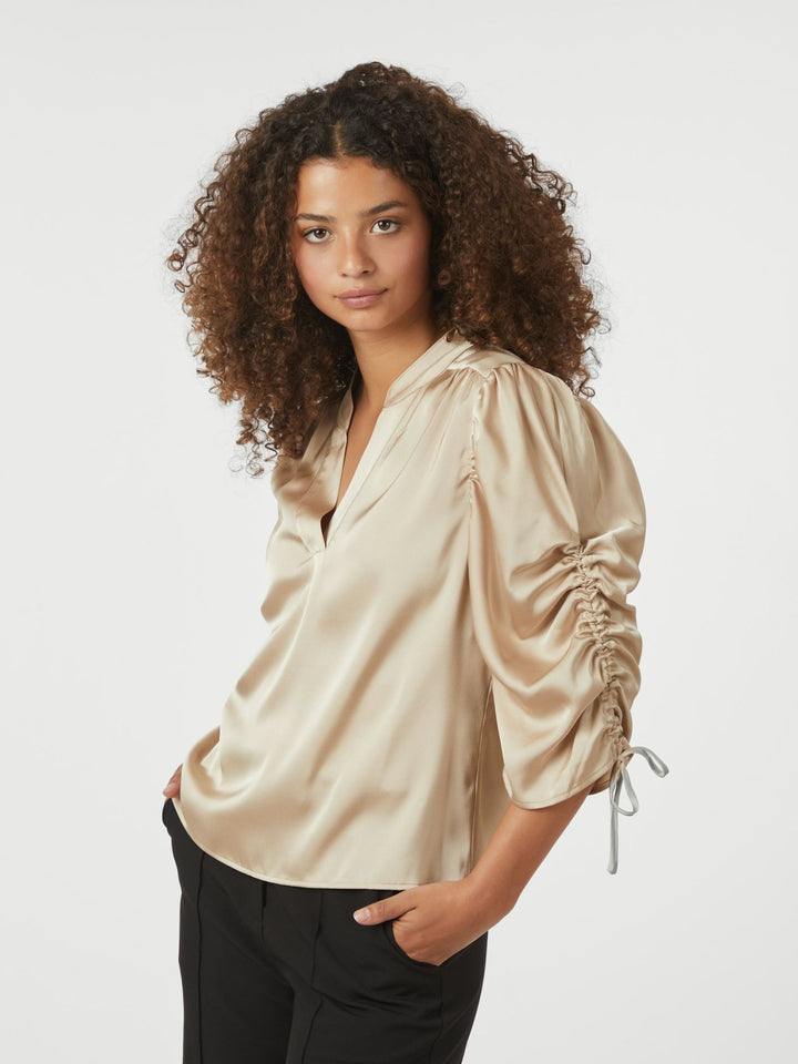 NEO NOIR Alvira Drapy Satin Blouse Campagne