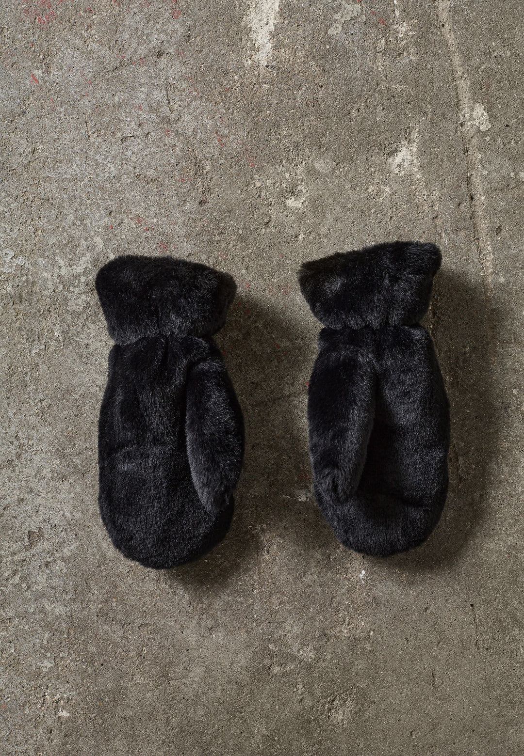 Sisters Point Gloves-1 Black