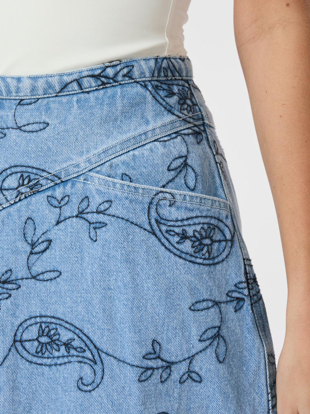 NEO NOIR Gabani Embrodery Skirt Blue
