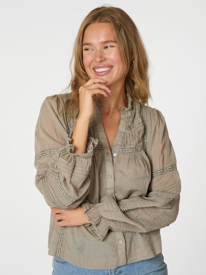 NEO NOIR Lyla S Voile Blouse Smoke Green