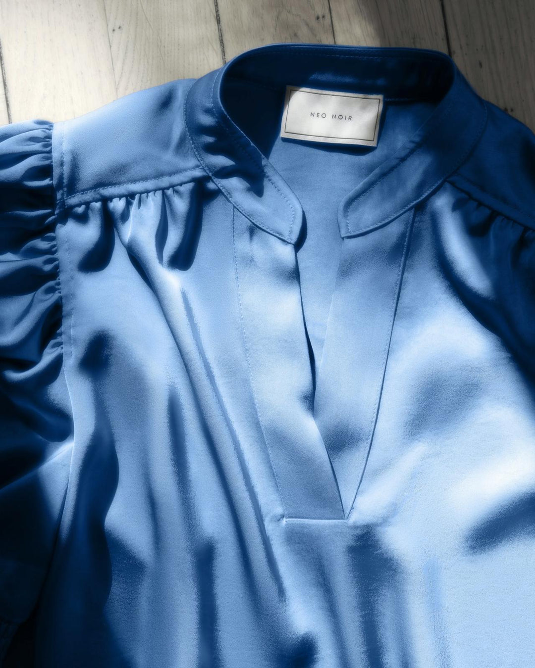 NEO NOIR Roella Heavy Sateen Blouse Smoke Blue