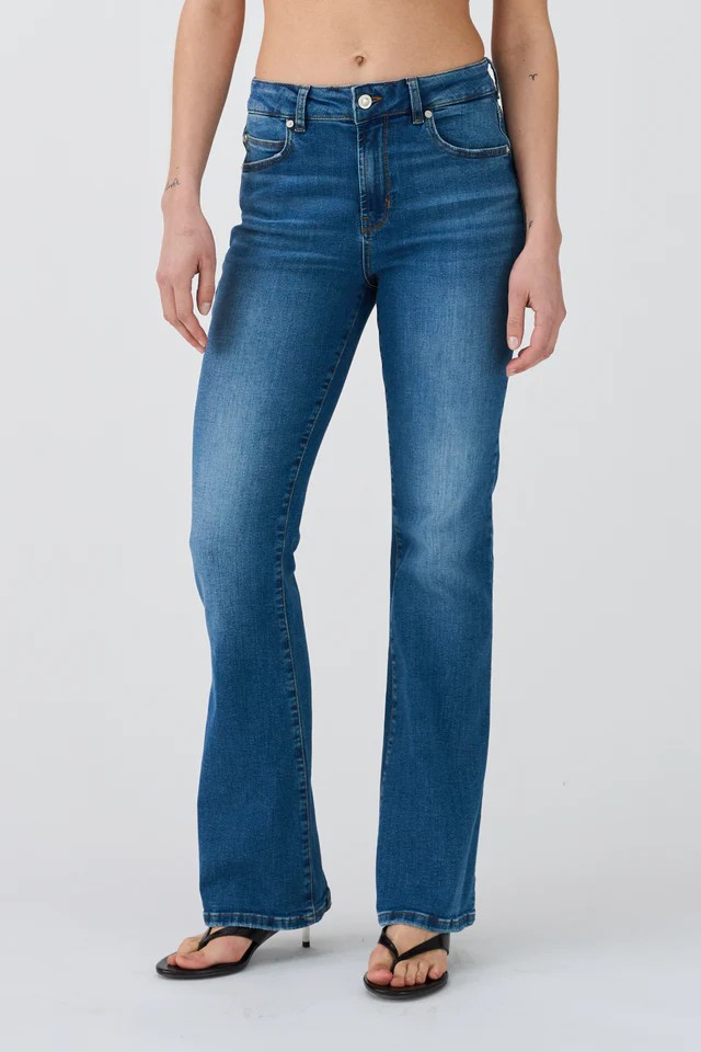 IVY COPENHAGEN Tara Flare Jeans Wash Andorra Mid Blue Denim Blue