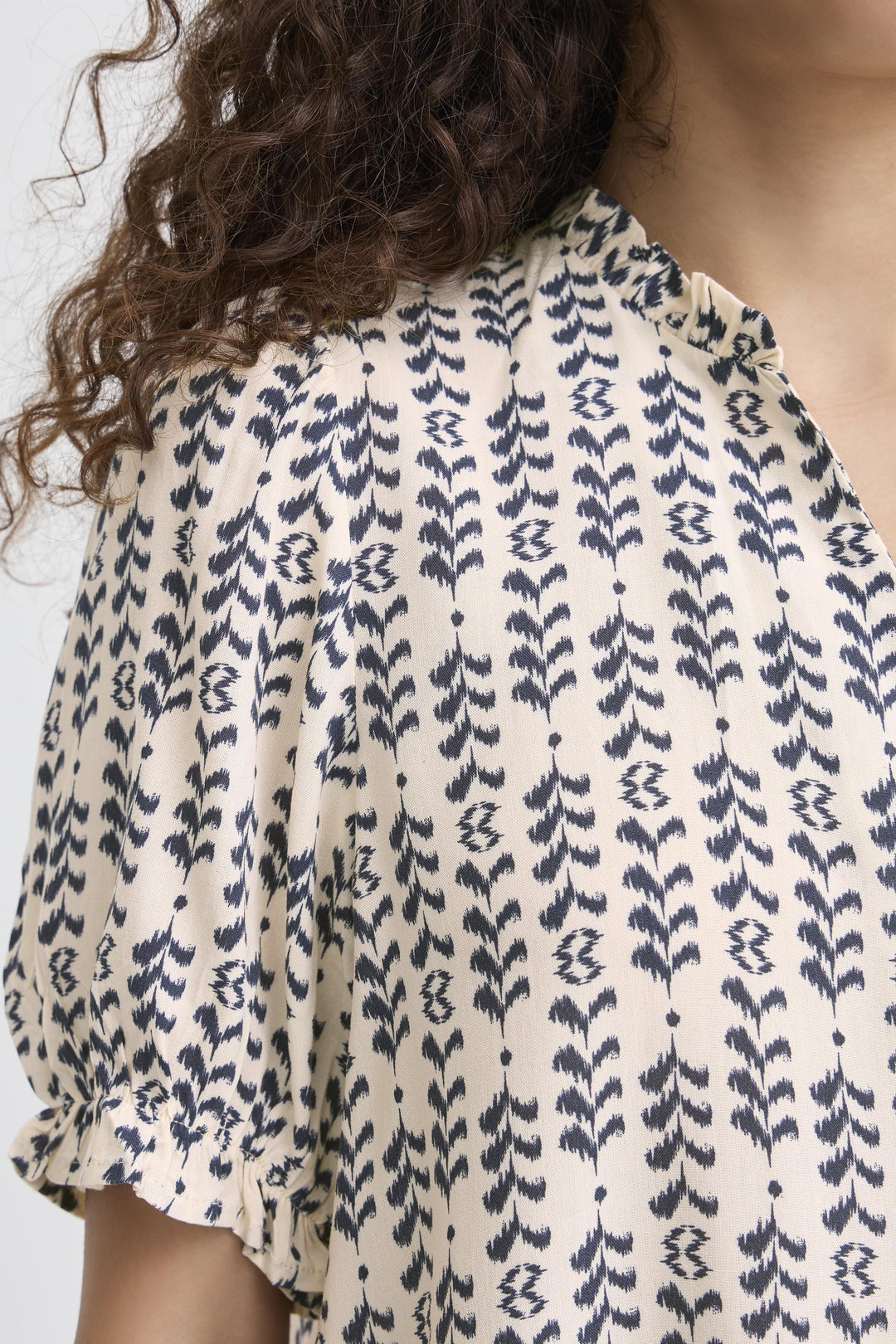 ICHI IHvera SH20 Birch Ikat Stripe