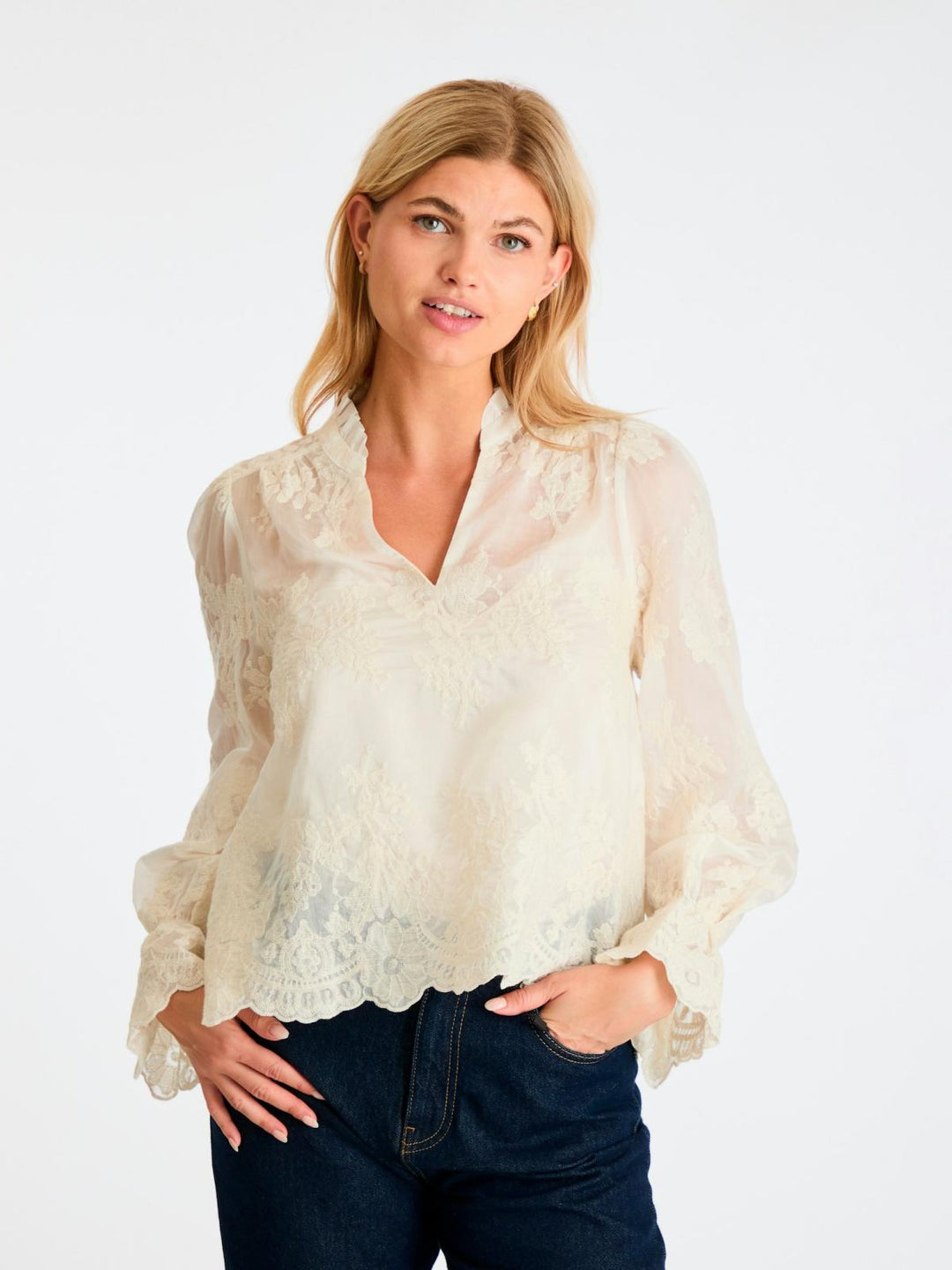 NEO NOIR Amara Big Embroidery Blouse Off White