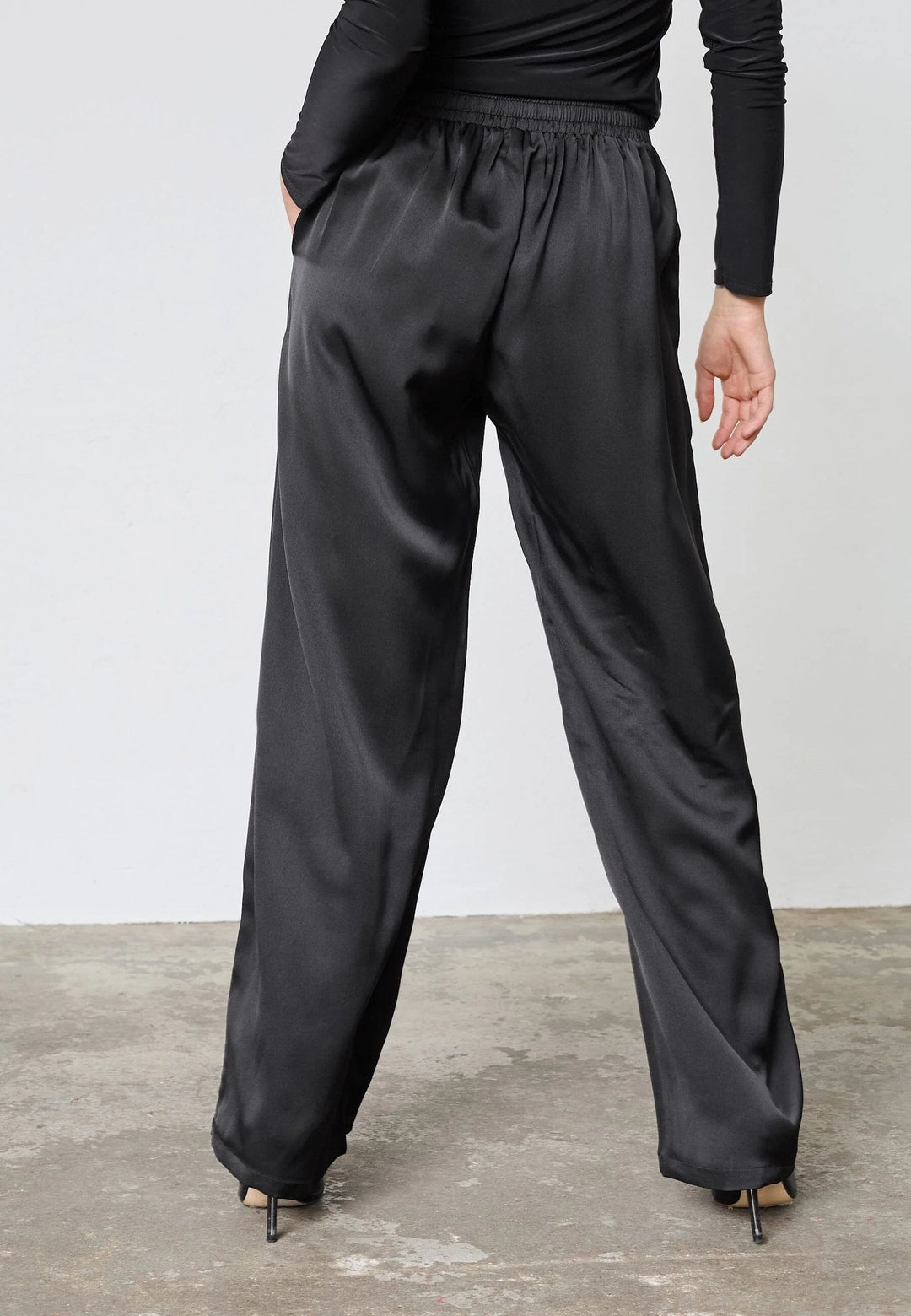 SISTERS POINT Verina-PA5 Black