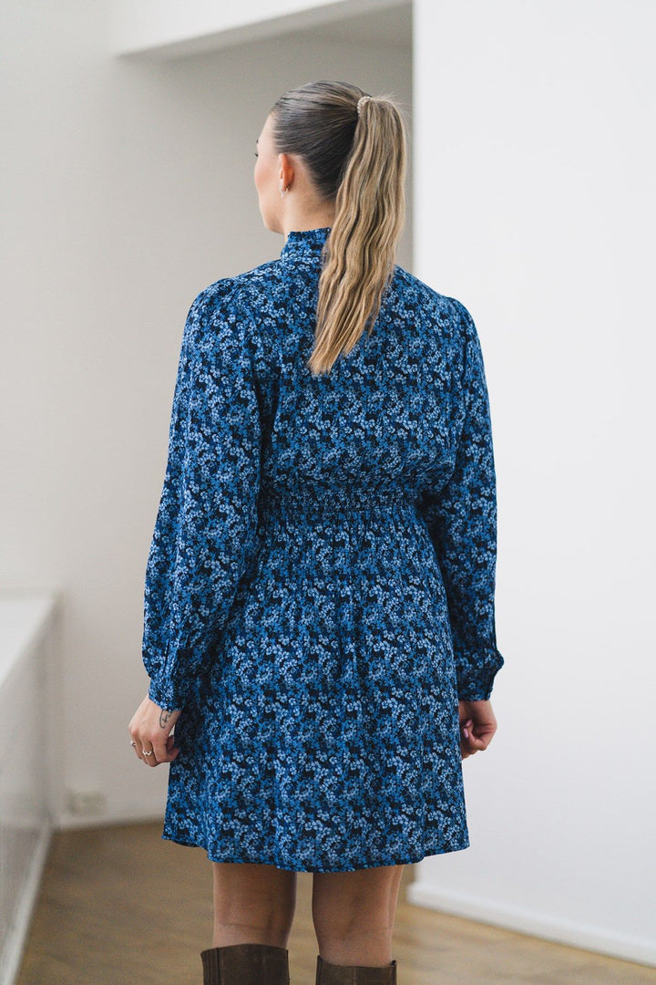RAUS Astrid Dress AOP Blue Iolite Flw