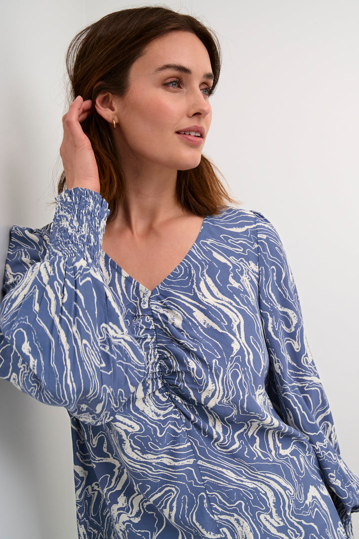 KAFFE KAarona Blouse Blue Indigo/White Marbel