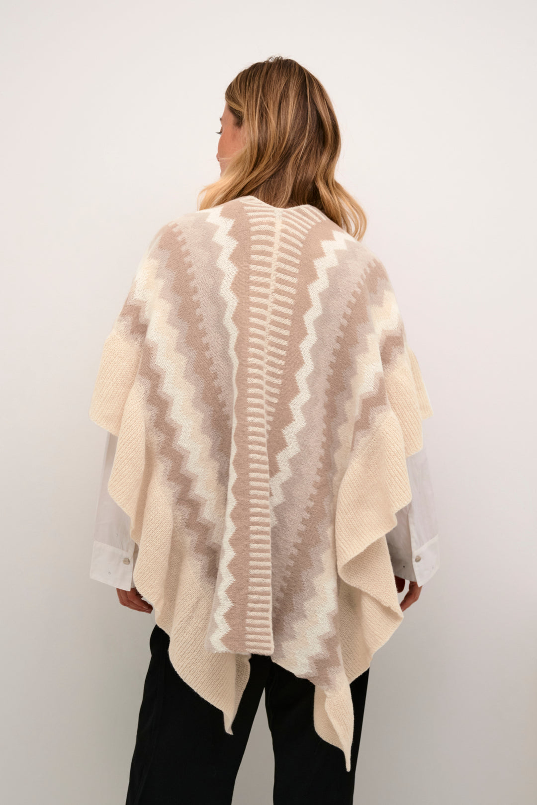 CREAM CRCandle Knit Cape Geometric Portabella Jaquard