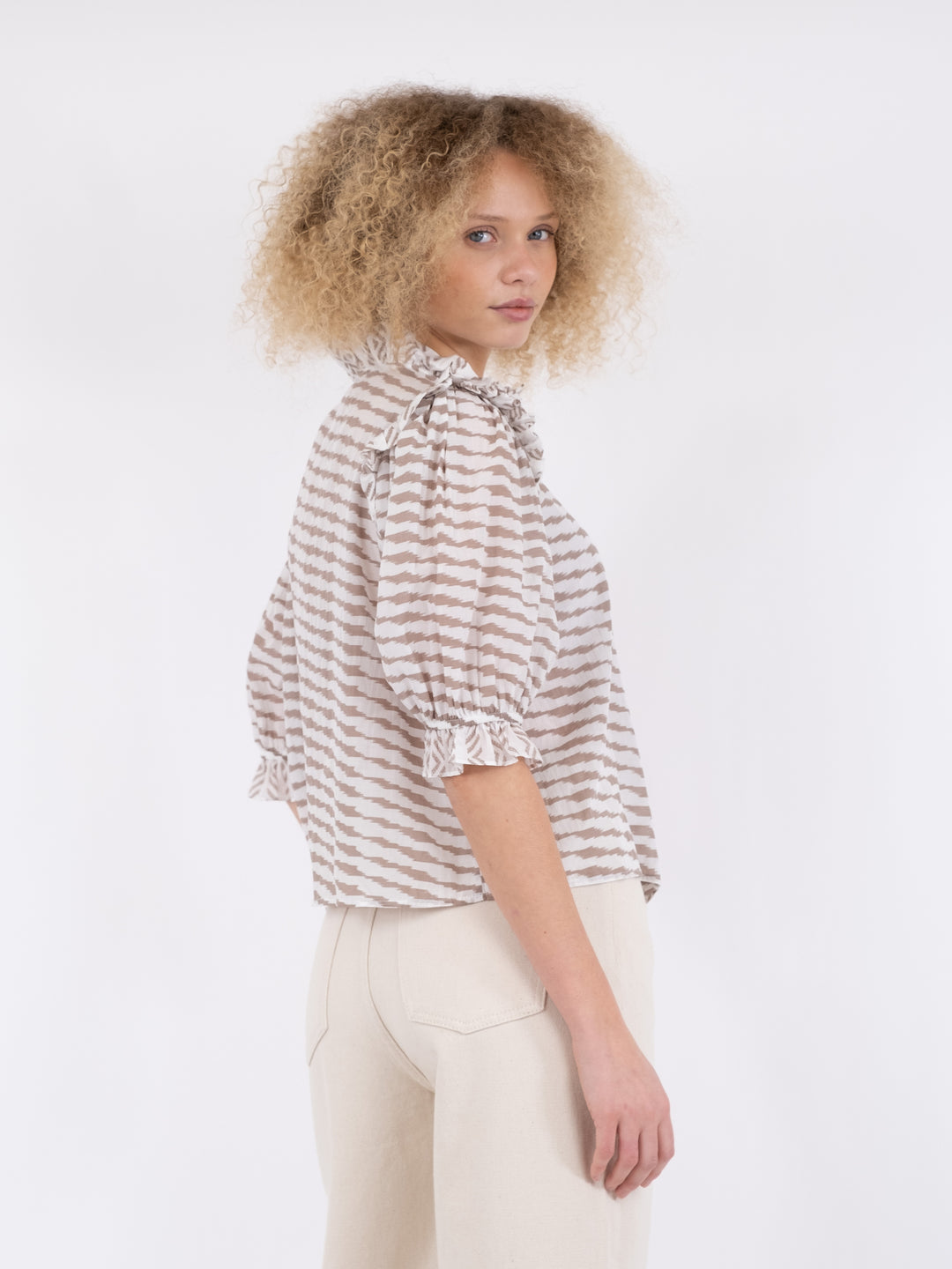 NEO NOIR Chacha Graphic Blouse Sand