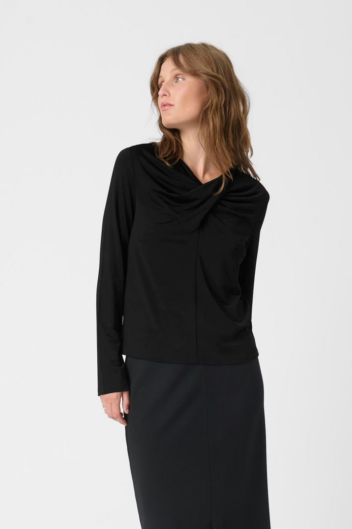 SOAKED IN LUXURY SLClara Blouse Black