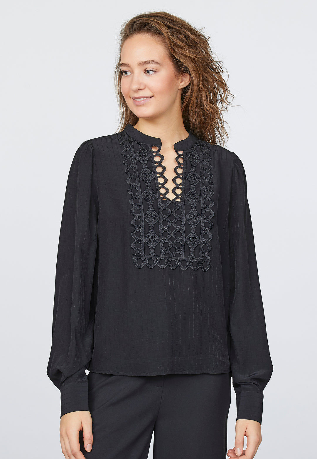 SISTERS POINT Viada-Lace.LS Black