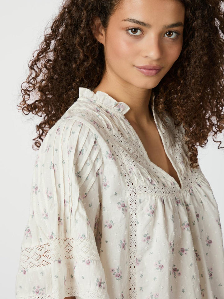 NEO NOIR Siama Dobby Flower Blouse Off White