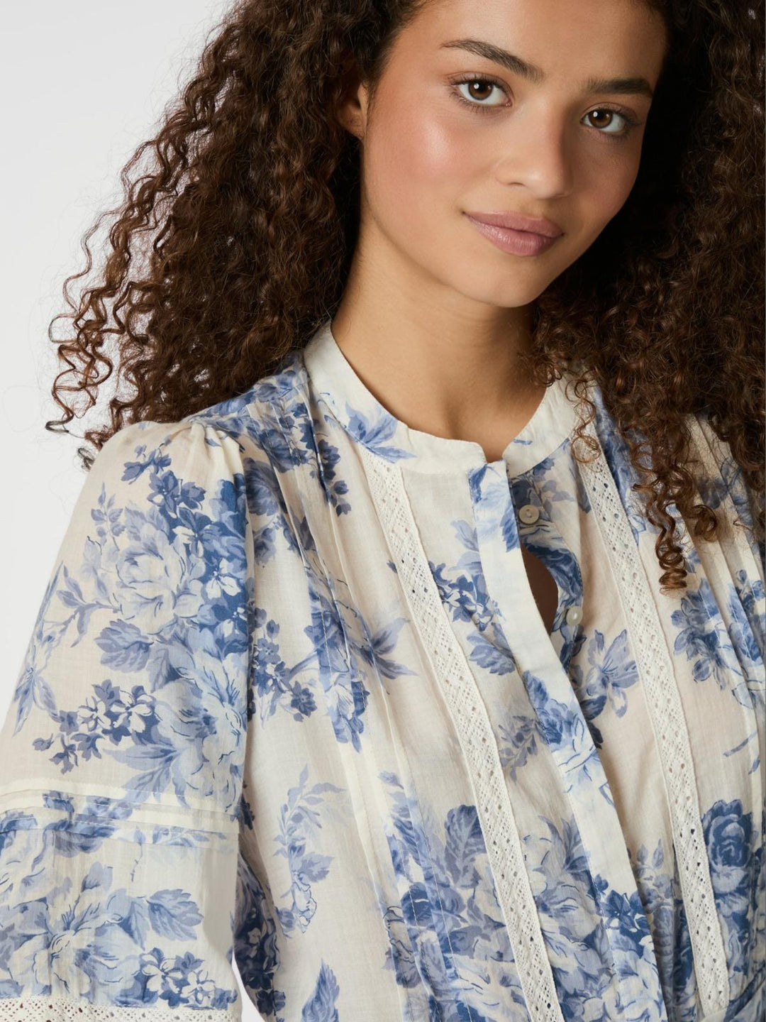 NEO NOIR Roberta Flower Flow Dress Light Blue