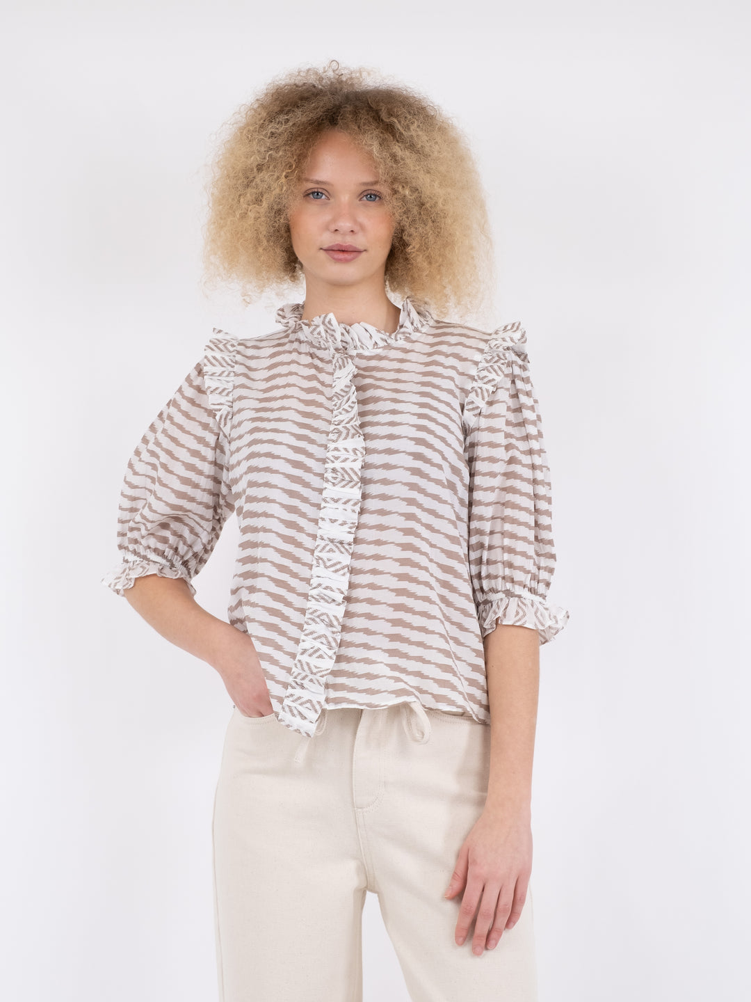 NEO NOIR Chacha Graphic Blouse Sand