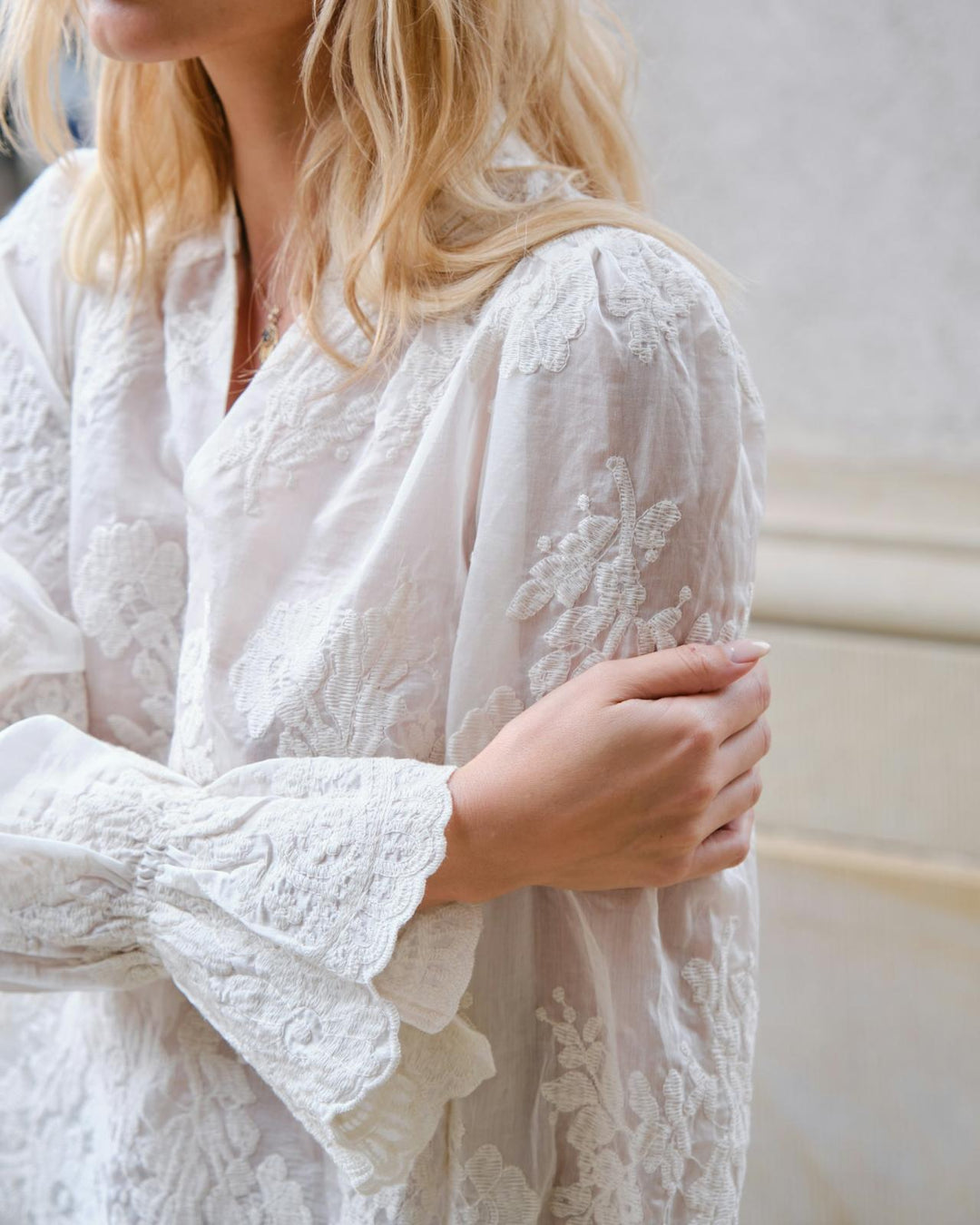 NEO NOIR Amara Big Embroidery Blouse Off White