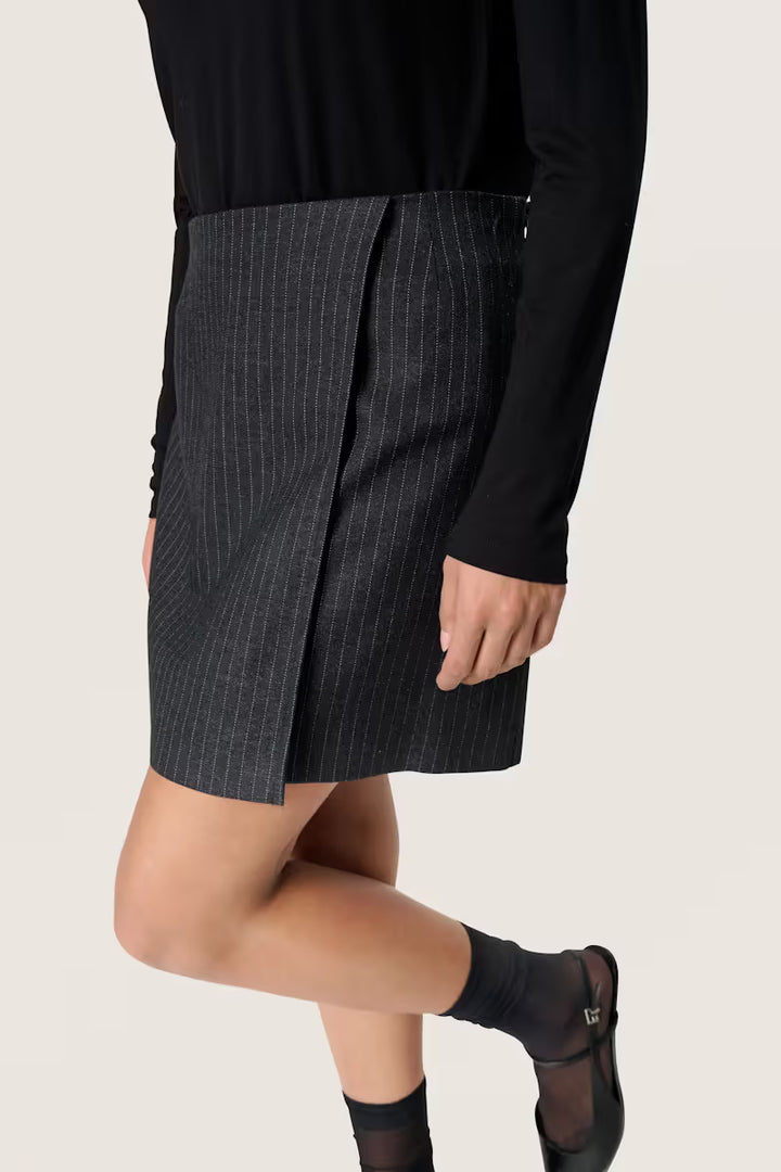 SOAKED IN LUXURY SLMalodi Mini Skirt Grey Melange Pinstripe