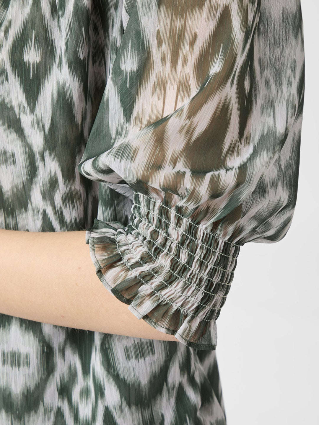 NEO NOIR Diana Graphic Fade Blouse Dusty Green